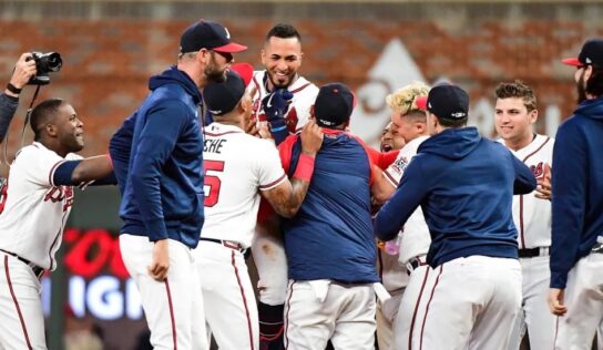 Braves gana segundo juego de la Serie de Campeonato ante los Dodgers