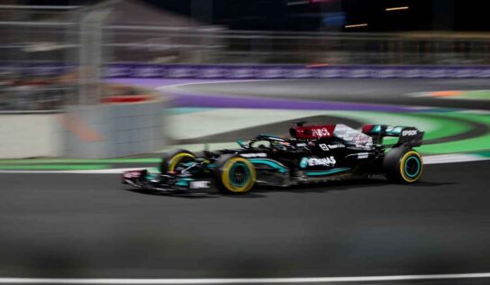 Hamilton domina, jornada gris para Red Bull en segundos libres de Arabia Saudita