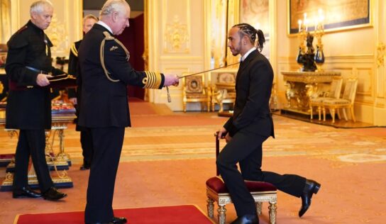 Príncipe Charles nombra caballero a Lewis Hamilton