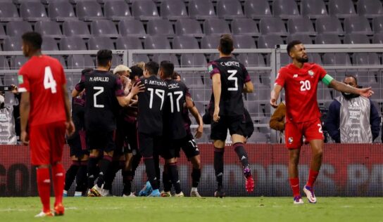 México sufre ante Panamá pero vence y tiene un pie en Qatar