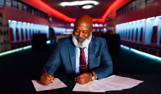Texanos de Houston nombra a Lovie Smith como su nuevo head coach