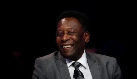 Pelé vuelve al hospital para continuar su tratamiento