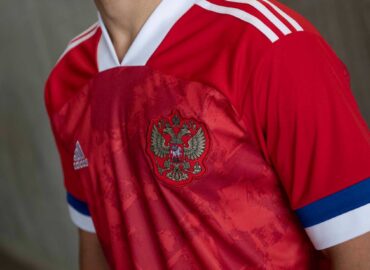 Adidas quita patrocinio a la Federación Rusa de Futbol