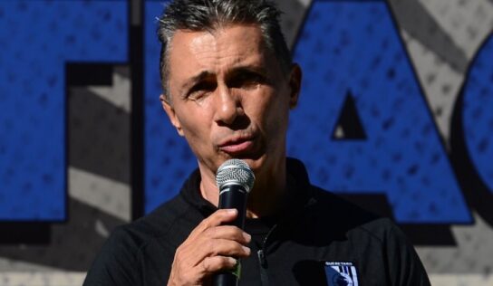Adolfo Ríos se despidió de jugadores y cuerpo técnico del Querétaro