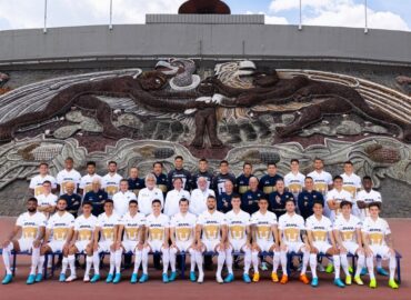 Pumas toma su foto oficial frente al mural ‘La Universidad, la familia y el deporte en México’