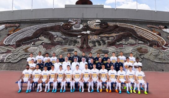 Pumas toma su foto oficial frente al mural ‘La Universidad, la familia y el deporte en México’