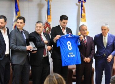 UANL homenajea a Tomás Boy