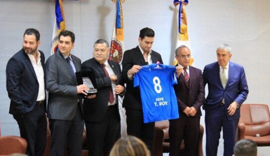 UANL homenajea a Tomás Boy